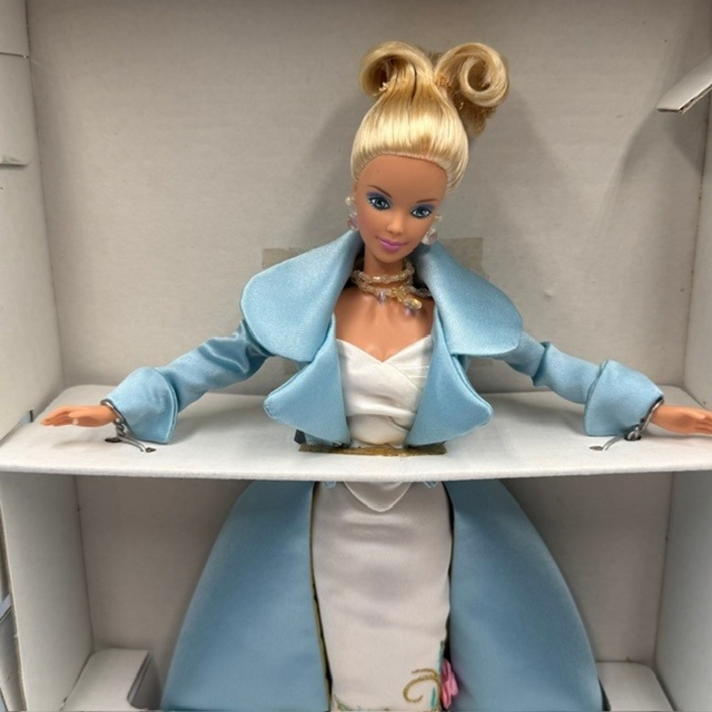 Mattel Serenade in Satin Barbie Couture Collection Limited Edition 1997 17557 - Picture 3 of 9